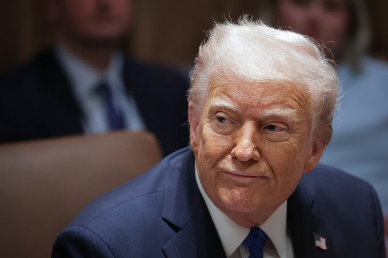 Американці в Європі вийдуть на протести проти Трампа