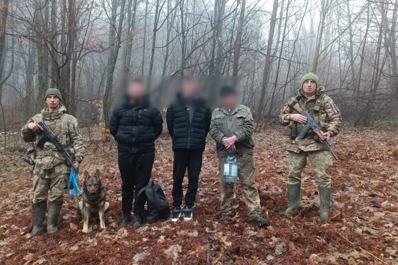 Допомагав ухилянтам тікати через гори: на Закарпатті затримали пенсіонера
