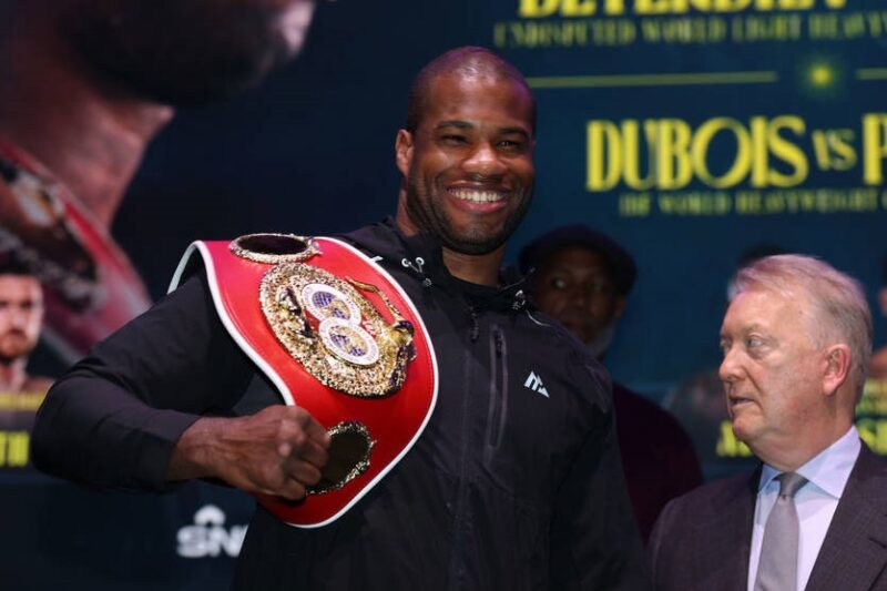 IBF призначила обов’язковий захист Дюбуа у разі зриву бою з Усиком