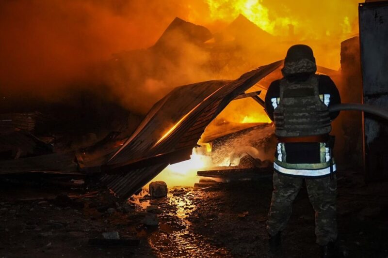 Харків знову під удару БПЛА: у місті велика пожежа
