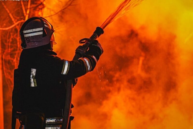 Росія атакувала Дніпро дронами, виникли пожежі