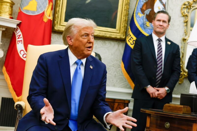 Трамп підтримав Волца після скандалу з таємним чатом
