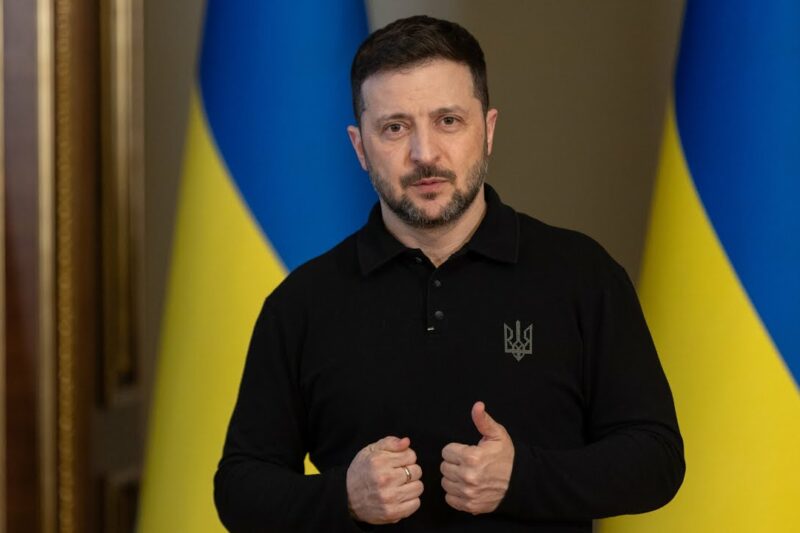 [жестова мова] Пресбрифінг Президента України Володимира Зеленського щодо актуальних питань [17.04]