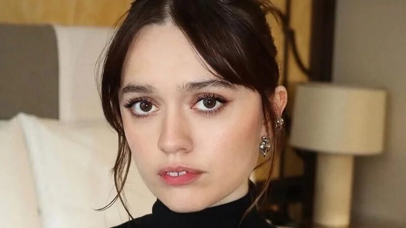 Акторка Еймі Лу Вуд відповіла SNL на глузування з її зубів