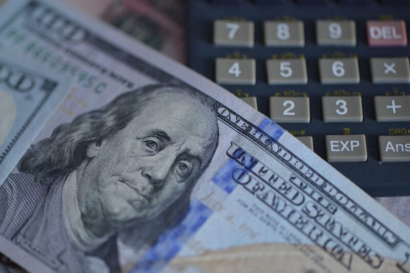 Долар обвалився через плани Трампа звільнити голову ФРС