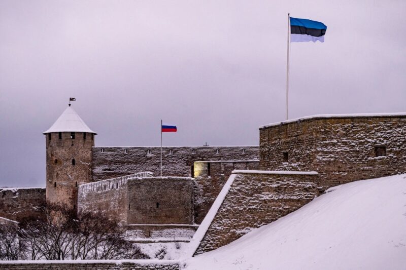 Естонія замінує кордон з Росією