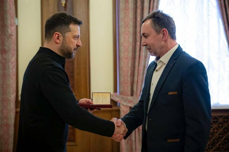 Володимир Зеленський вручив нагороди працівникам оборонно-промислового комплексу