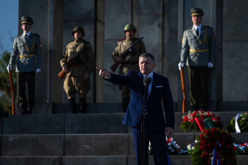 Фіцо розкритикував дипломатів ЄС та назвав їх “дітьми”