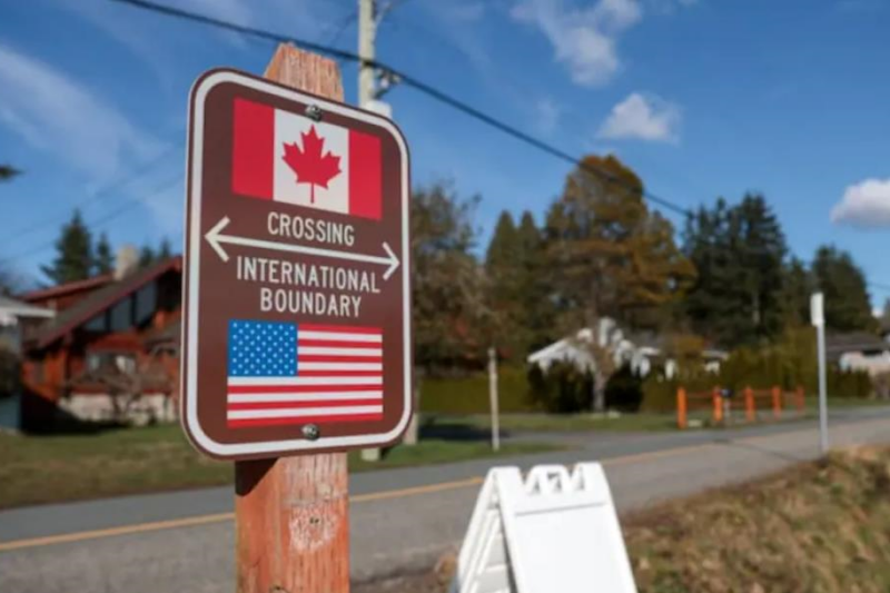 Канадців попередили, що прикордонники США можуть перевіряти їх телефони