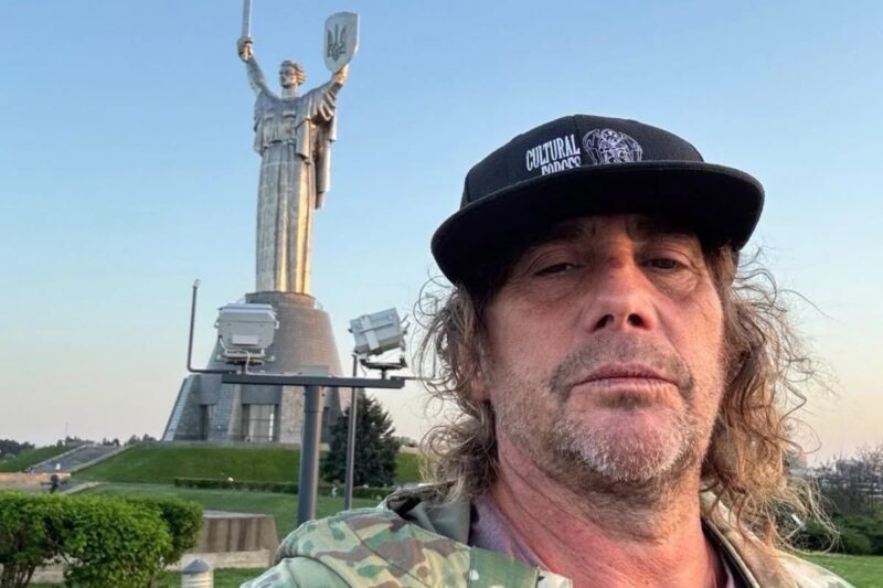 Кліпмейкер Nirvana Семюел Баєр знімає фільм про Україну