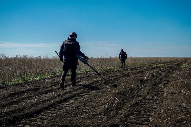На Харківщині на міні підірвалися троє людей