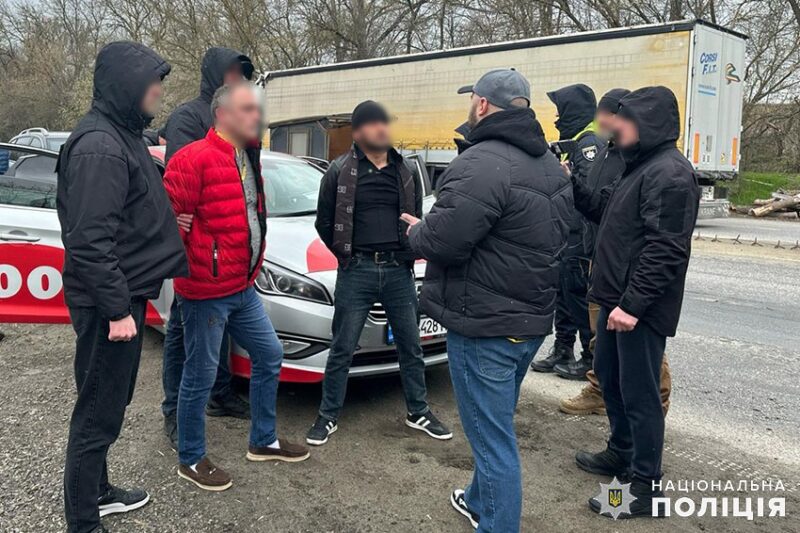 На Хмельниччині затримали іноземців за розбій і вимагання