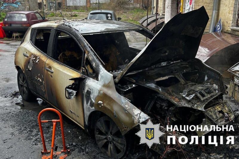 Підпал авто у Києві: затримано підозрюваного