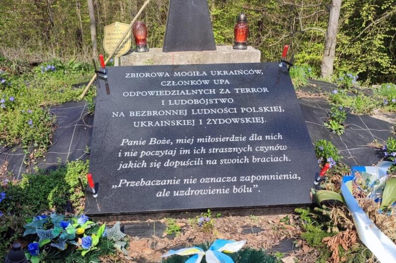Польщі на могилі воїнів УПА встановили провокативну табличку
