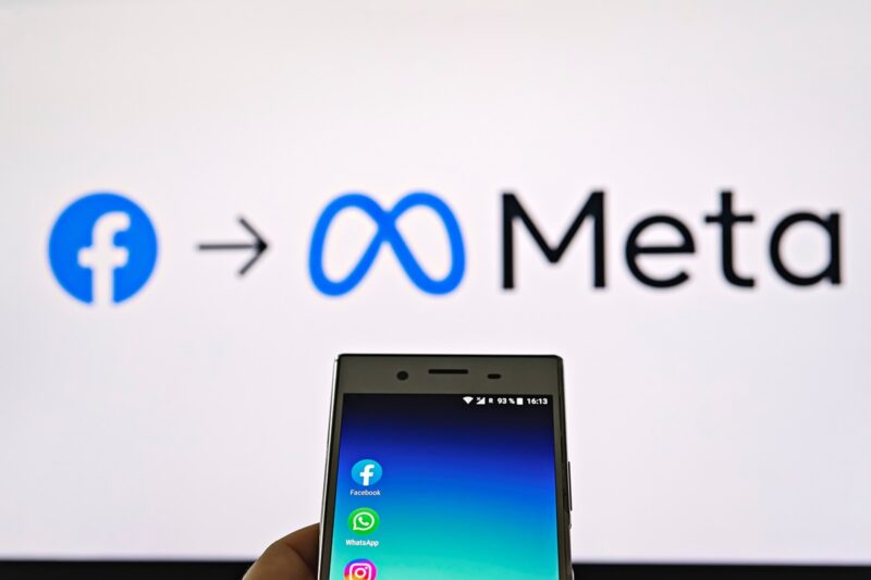 Понад 200 французьких медіа подали в суд на Meta