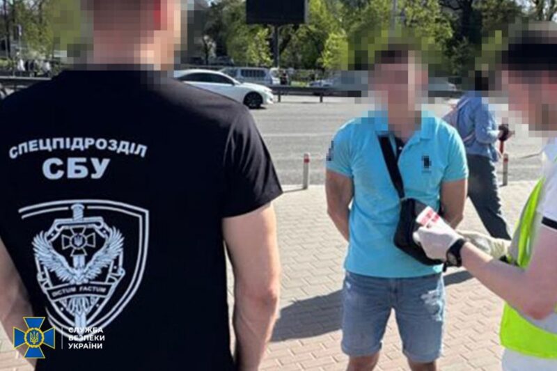 Посадовець КМДА “торгував” дозволами на землю