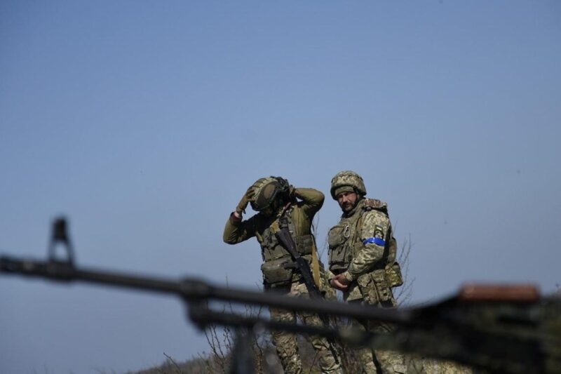 Росія активно атакує на двох напрямках – Генштаб