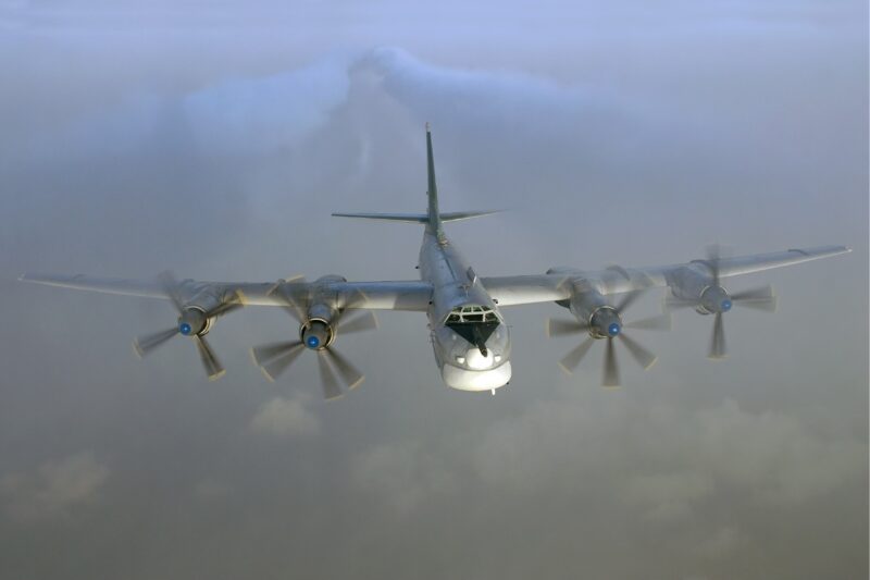 Росія запустила по Україні ракети та підняла бомбардувальники