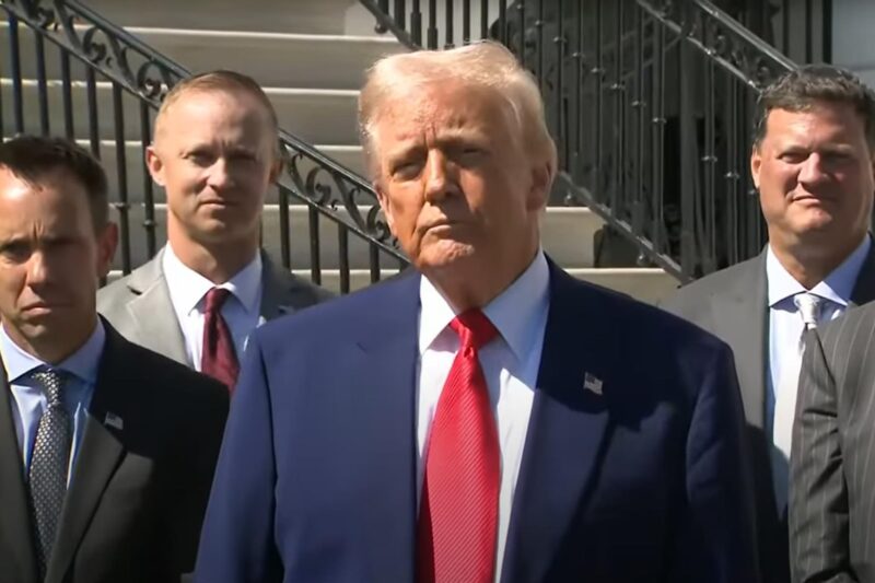 Трамп пояснив, чому відклав запровадження тарифів