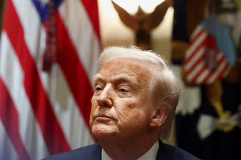 Трамп відкрив у своєму гольф-клубі пам’ятник самому собі