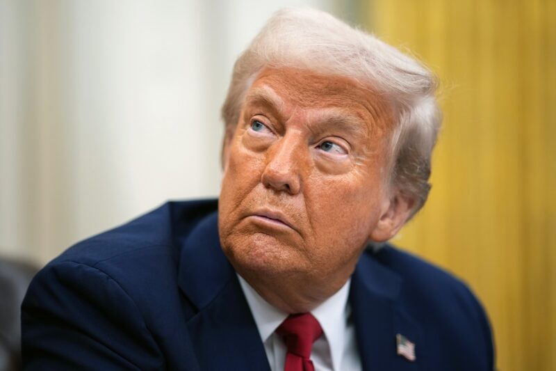 Трамп знову продовжив строки продажу TikTok