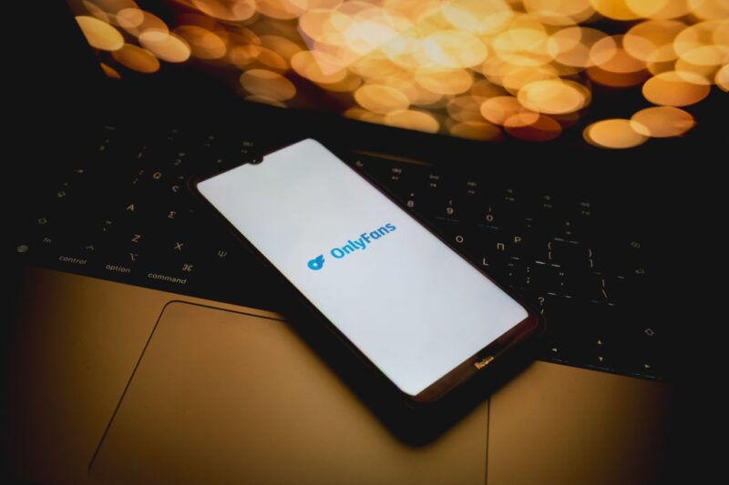 Українські моделі OnlyFans заробили понад 100 млн доларів
