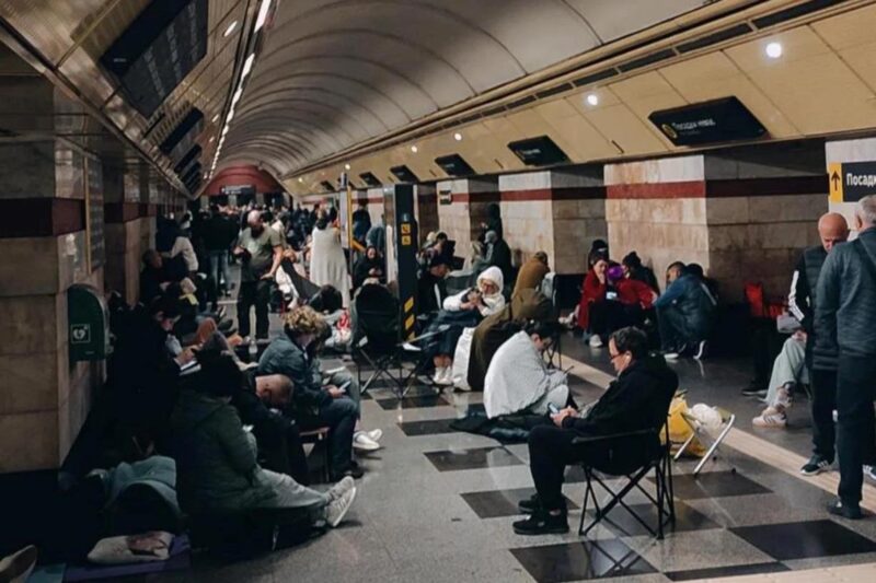 В метро Києва під час атаки РФ переховувались понад 16 тисяч людей