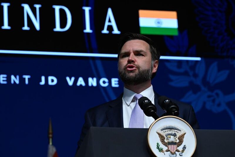 Венс допустив обмін територіями між Україною та РФ