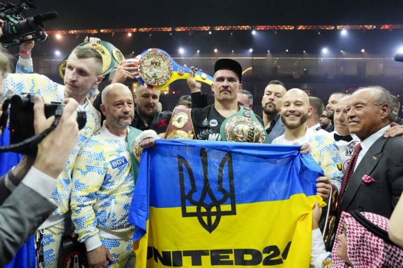 Відомий тренер назвав Усика найкращим боксером в історії