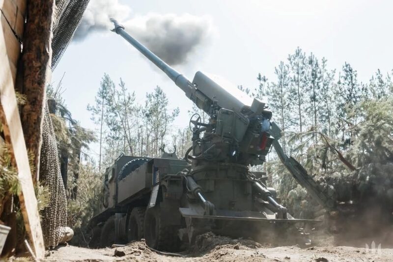 ЗСУ відбивають атаки росіян на 11 напрямках