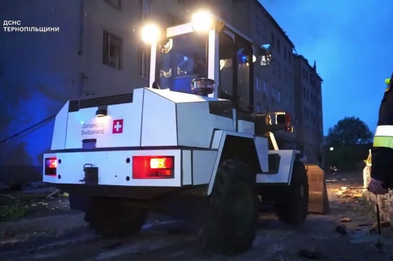 Тернопільські рятувальники ліквідовують наслідки нічного удару