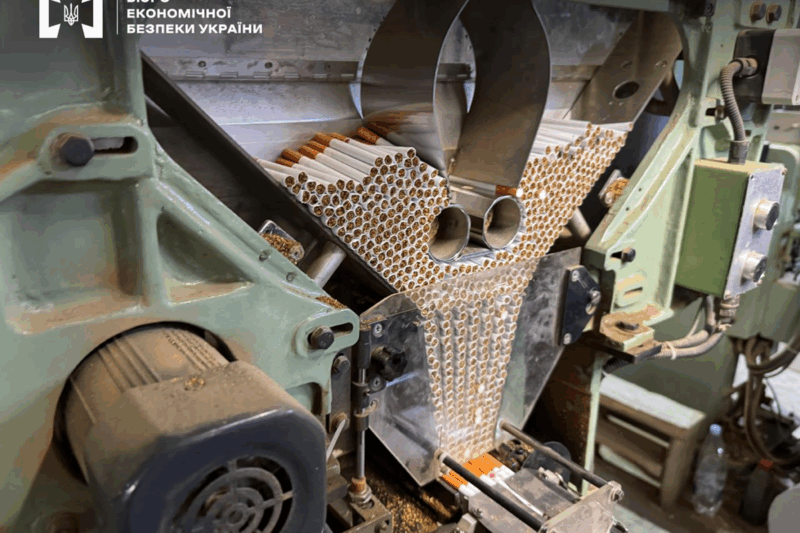 БЕБ ліквідувало підпільний тютюновий цех на базі свиноферми