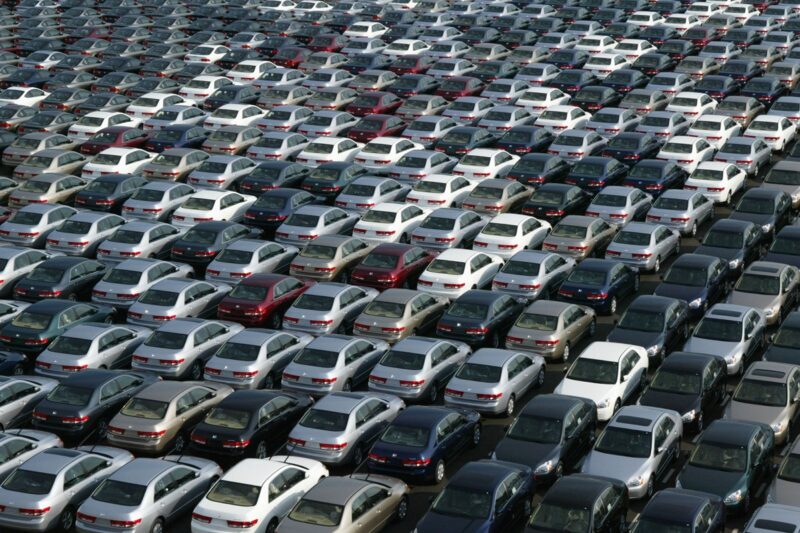 Китай продає кожне третє нове авто у світі
