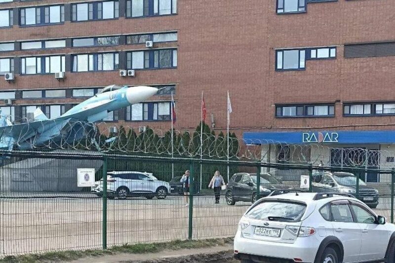 Партизани розвідали завод у Петербурзі, де виробляють дрони та РЛС