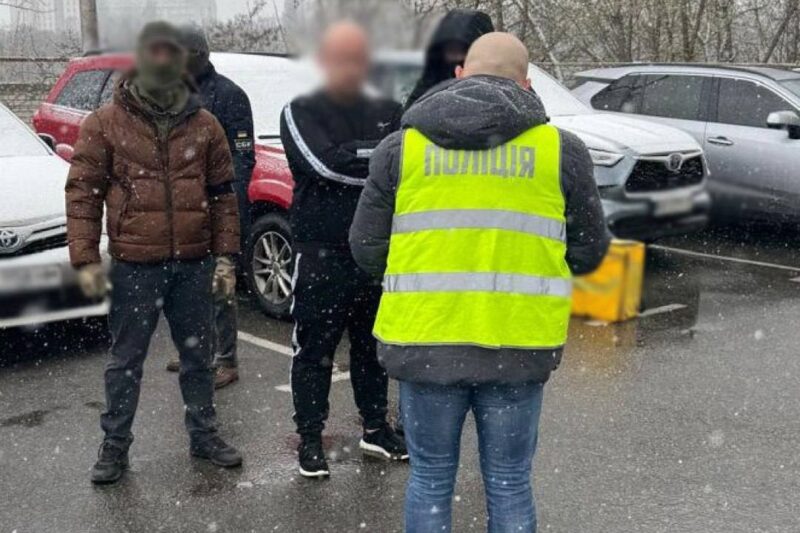 Посадовцю Конституційного суду загрожує п’ять років за схему для ухилянтів