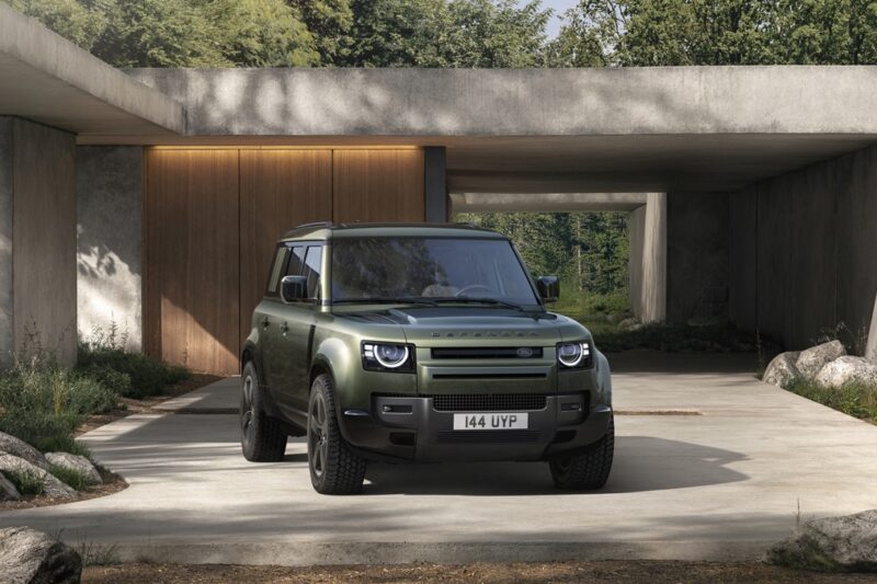 Представлено оновлений Land Rover Defender