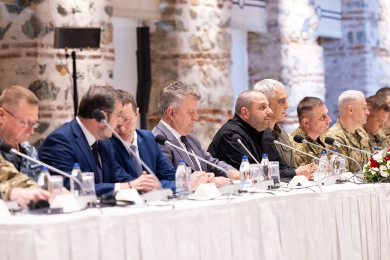 РФ намагається виграти час. Реакція на переговори