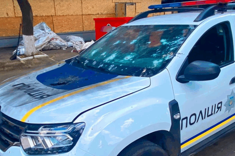 Росіяни скинули вибухівку з дрона на авто поліції на Херсонщині