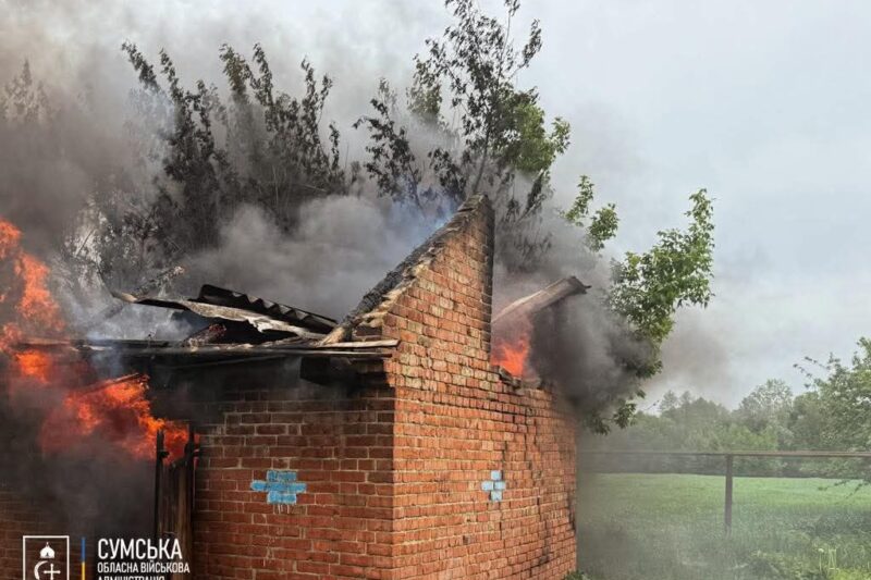Росіяни вдарили касетними боєприпасами по Сумщині, є загибла