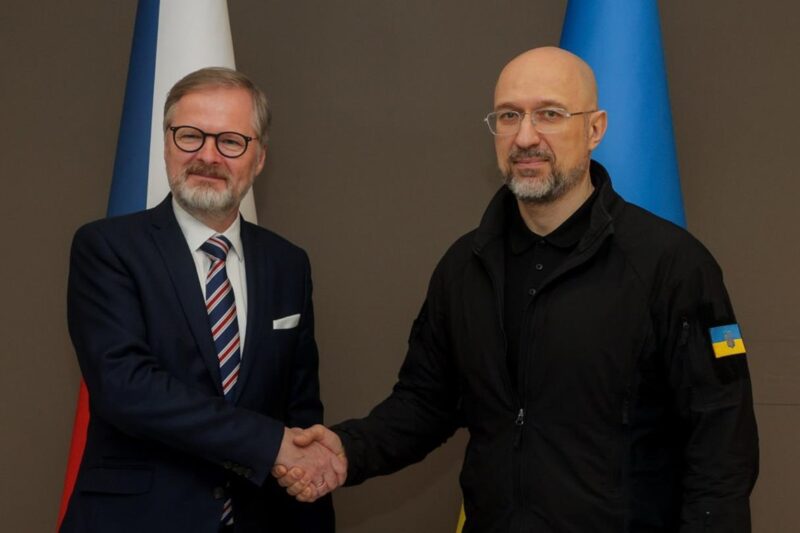 Шмигаль зустрівся з прем’єром Чехії в Ужгороді