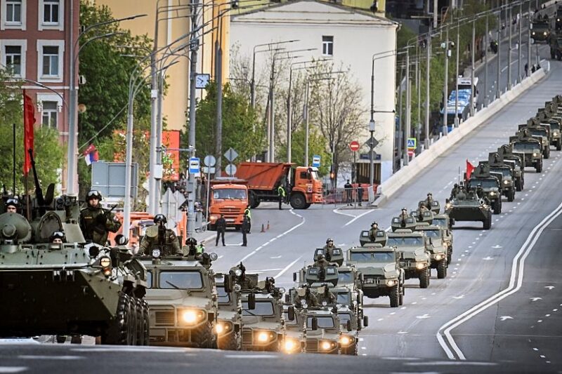 Сі їде, готують провокації. Парад у Москві