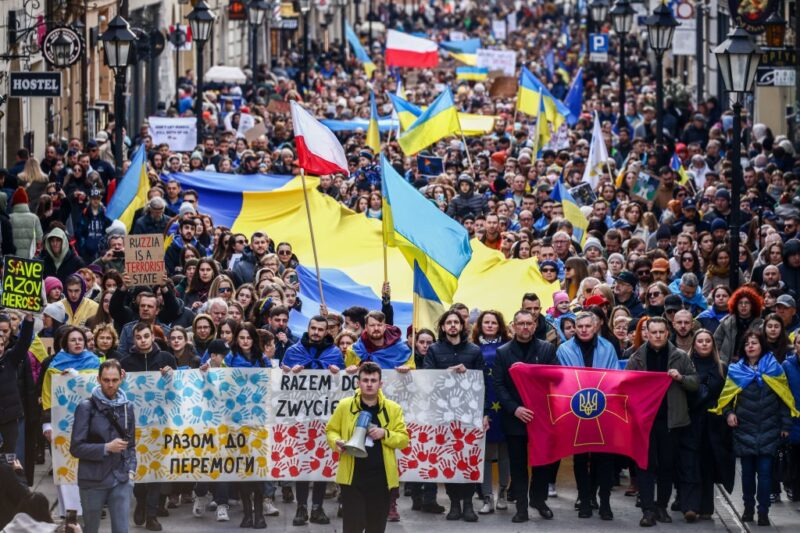 Стало відомо, скільки українців готові назавжди залишаться в Польщі