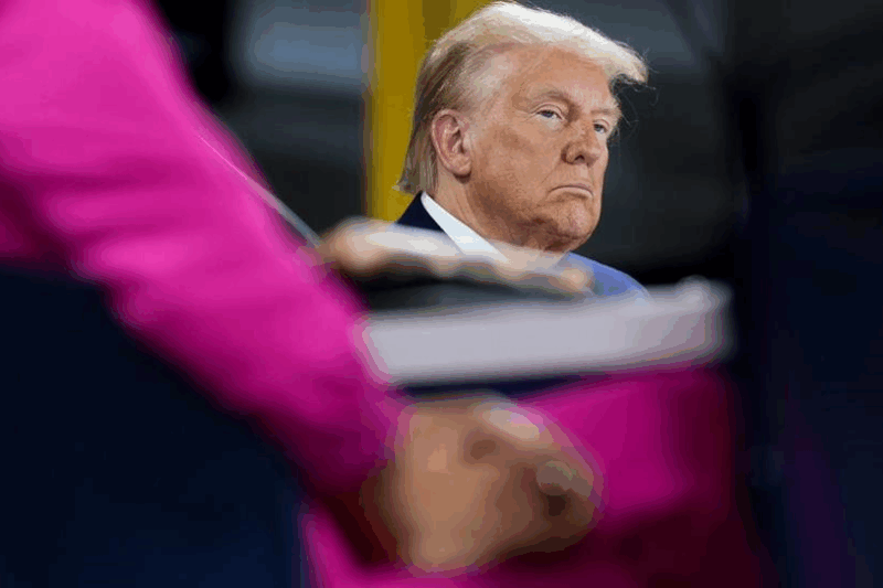 Трамп назвав “надто великим” подарований Катаром літак