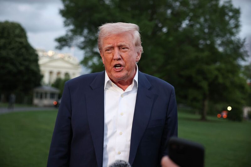 Трамп вимагає, щоб Україна погодилася на переговори з РФ у Туреччині