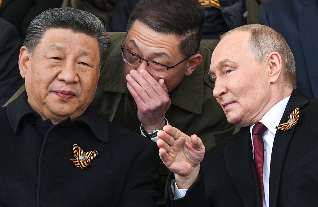 Новини світу - Трибуна на параді: Путін, Сі і злочинці