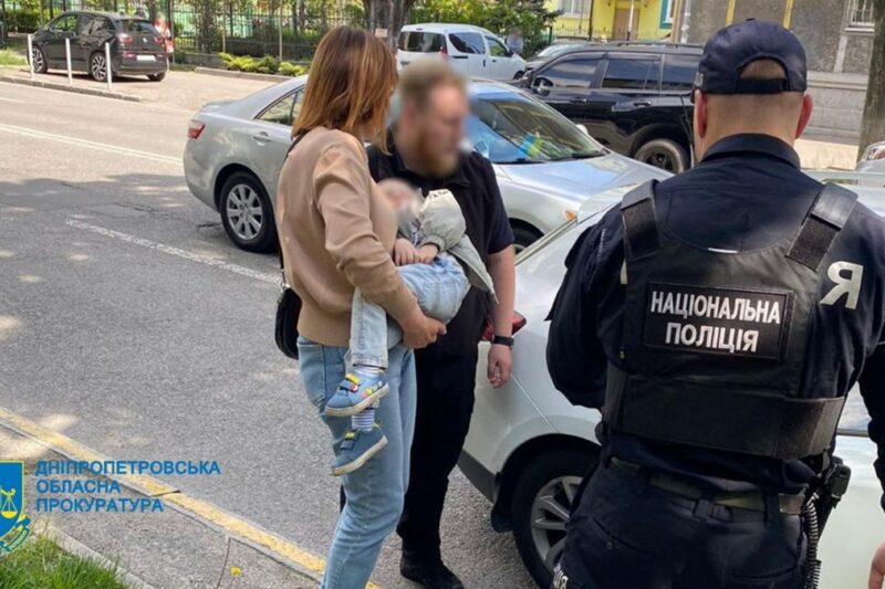 У Дніпрі до восьми років засудили жінку, яка намагалась продати свою дитину