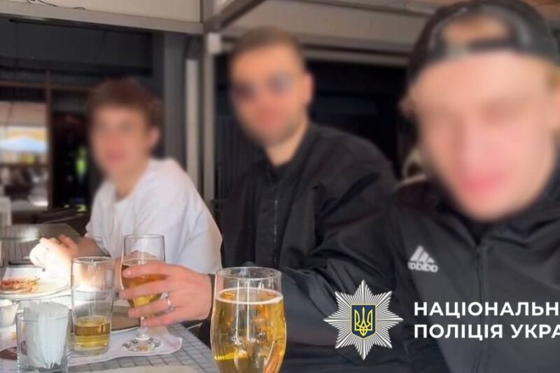 У Києві затримано молодиків, які хизувались зброєю в прямому ефірі