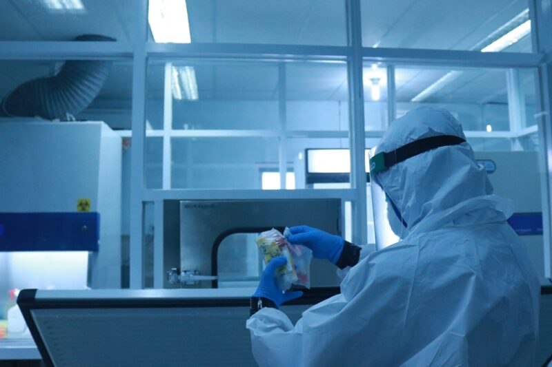 У світі швидко поширюється новий високозаразний варіант COVID-19