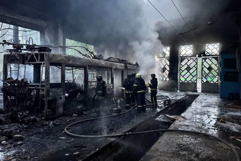 Удар на Харкову: пошкоджено понад 30 будинків і транспортне депо