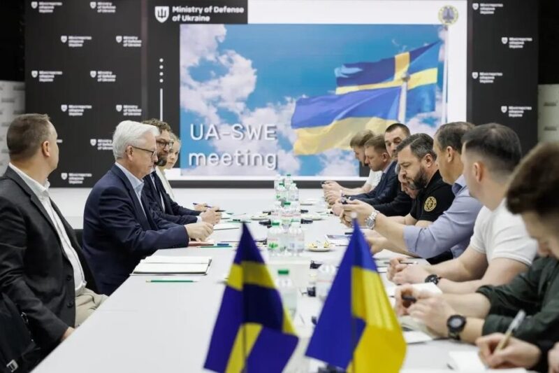 Україна та Швеція домовились про модернізацію літаків